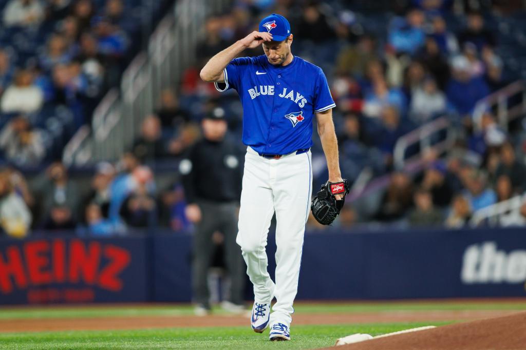 Max Scherzer exits early with right lat soreness in Blue Jays debut