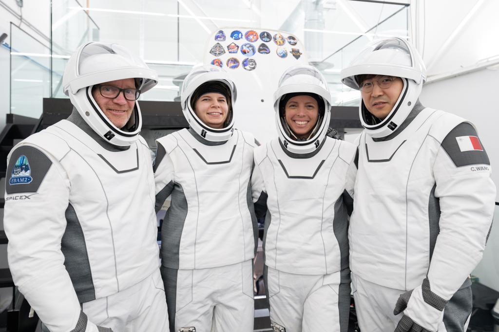 SpaceX prepares to launch 4-person crew on first polar orbit mission
