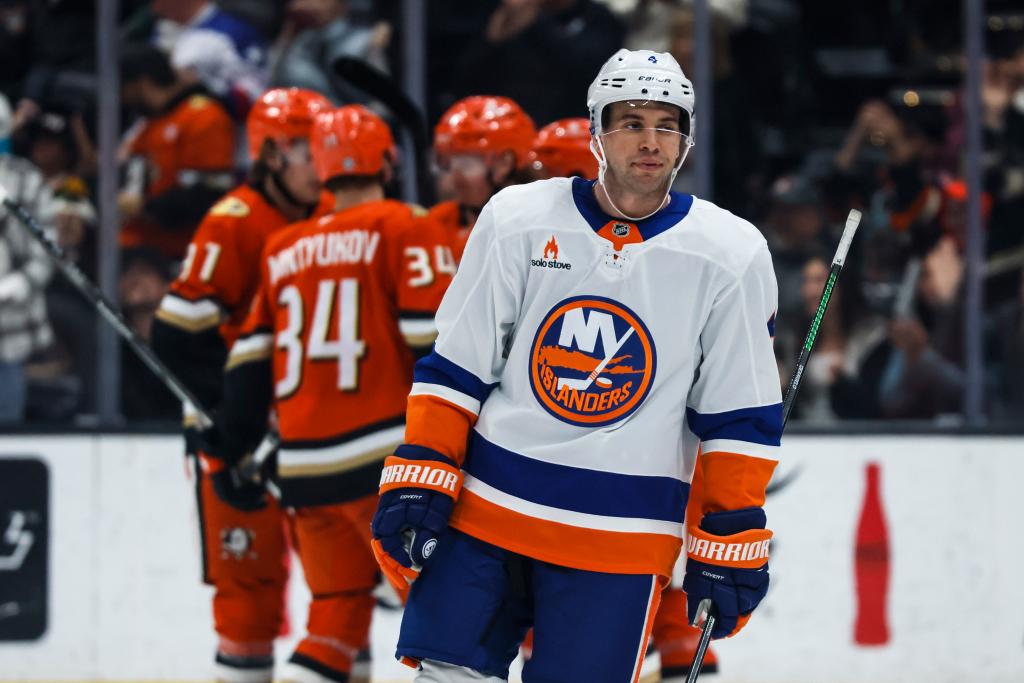 Islanders miss chance to jump up wild-card standings with loss to Ducks