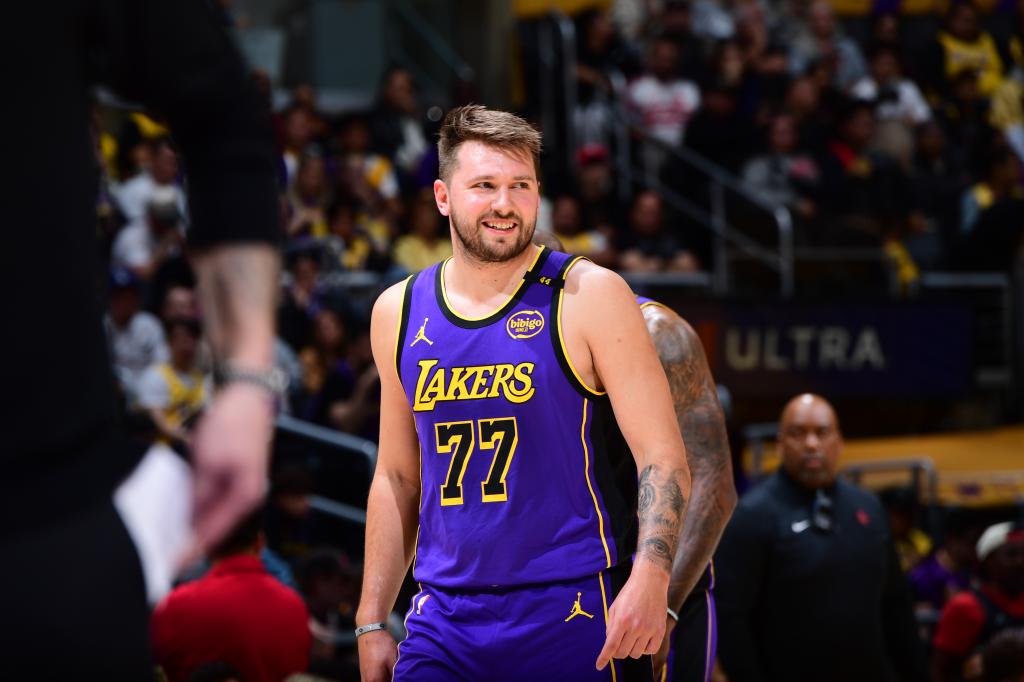 Lakers vs. Pelicans odds, prediction, props