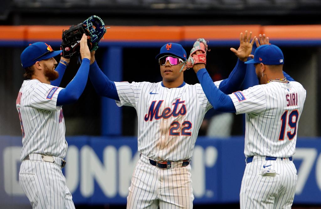 Mets give Citi Field an October feel with some extra Juan Soto buzz