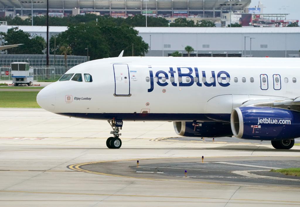 JetBlue in talks on partnership with United Airlines: report