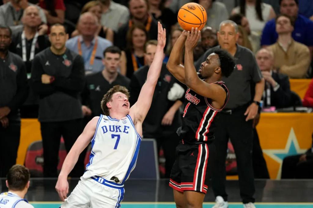 Duke blows late lead as Houston stunningly advances to NCAA final