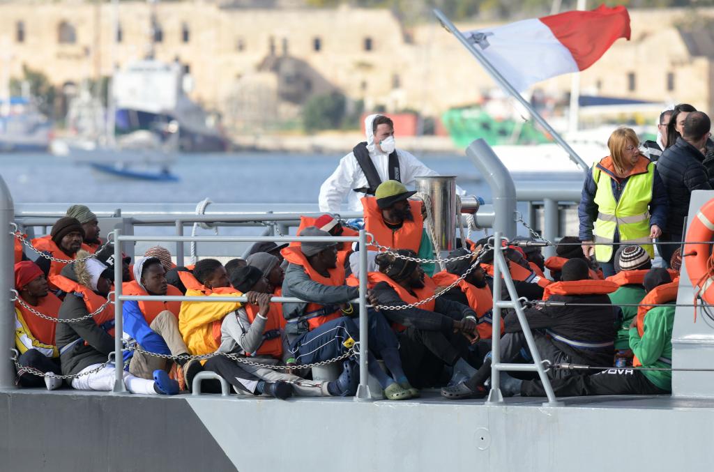Portugal announces the expulsion of 18,000 foreigners ahead of a national election