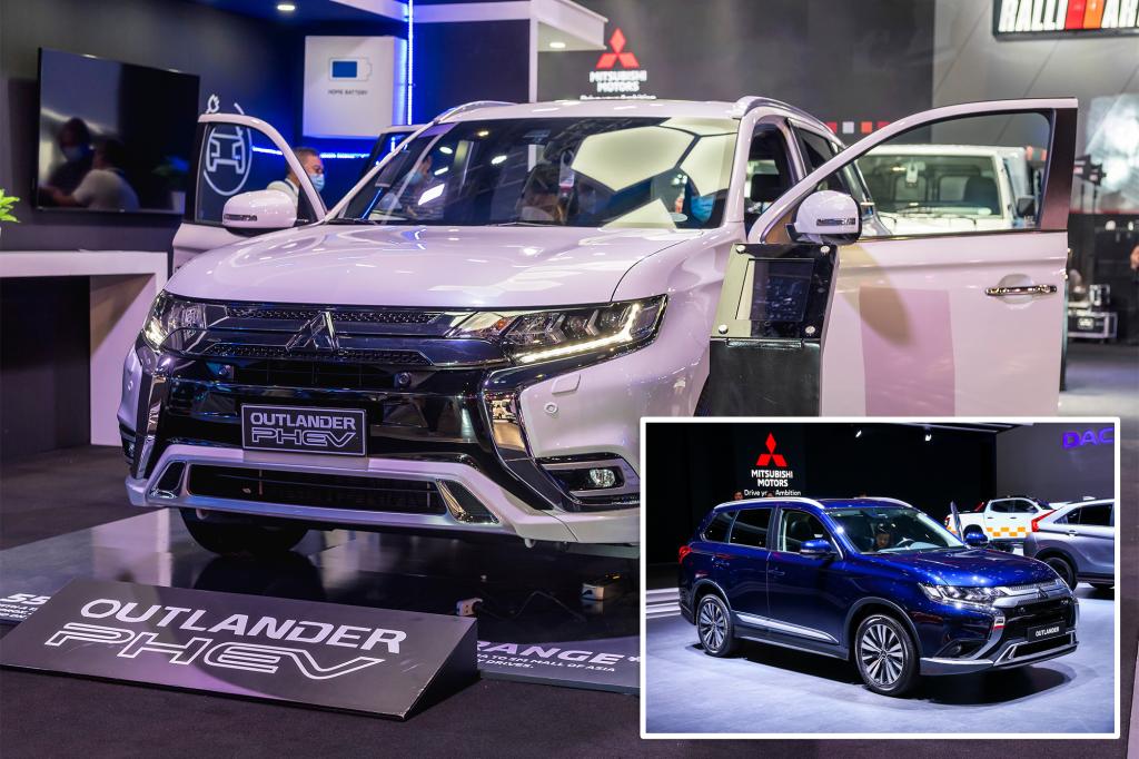 Another automaker recalls nearly 200,000 vehicles due to rearview camera issue